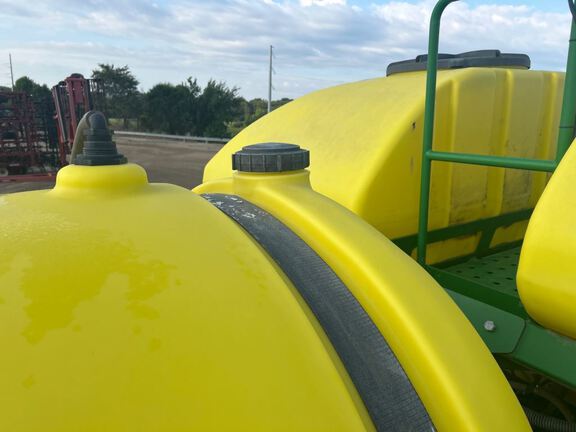2011 John Deere 1770NT CCS Planter