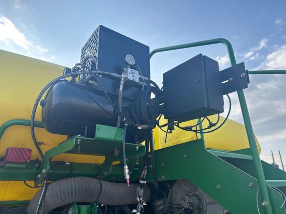 2011 John Deere 1770NT CCS Planter