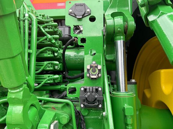 2025 John Deere 8R 250 Tractor