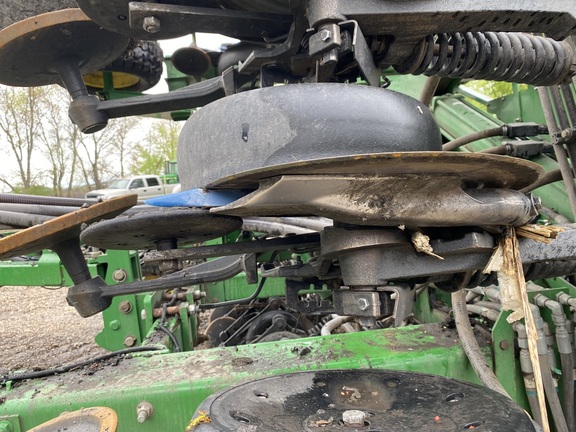 2014 John Deere 1890 Air Seeder