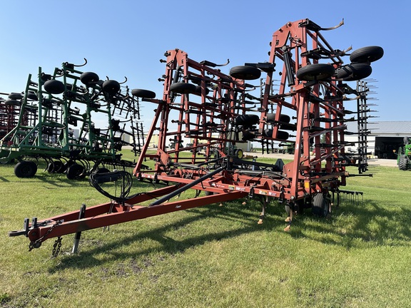 2001 Case IH TIGERMATE II Field Cultivator