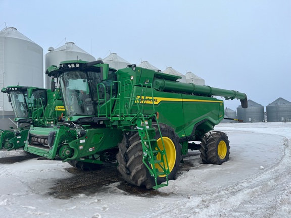 2022 John Deere X9 1000 Combine