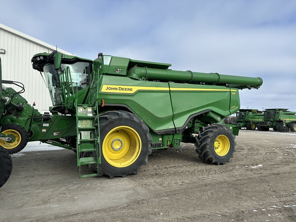 2022 John Deere X9 1000 Combine