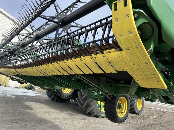 2022 John Deere HD40F Header Combine