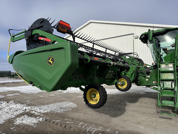 2022 John Deere HD40F Header Combine