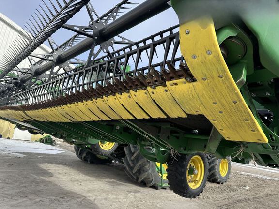 2022 John Deere HD40F Header Combine