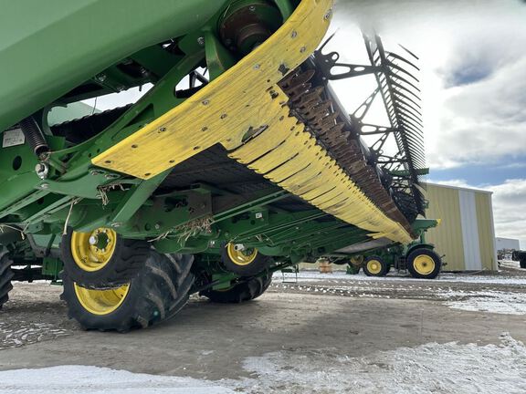 2022 John Deere HD40F Header Combine