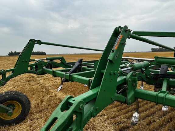 2008 John Deere 2410 Chisel Plow