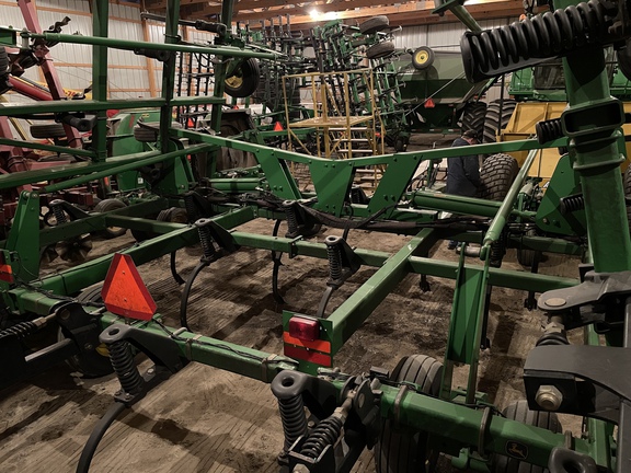 2008 John Deere 2410 Chisel Plow