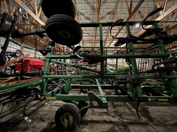 2008 John Deere 2410 Chisel Plow