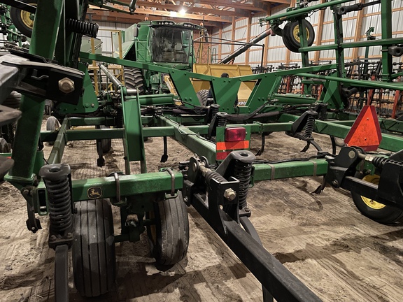 2008 John Deere 2410 Chisel Plow