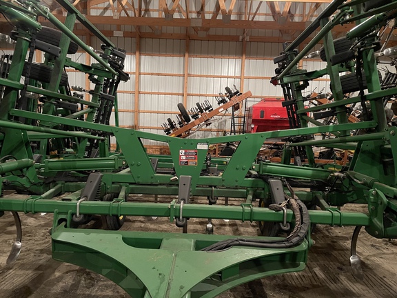 2008 John Deere 2410 Chisel Plow