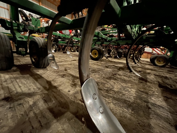 2008 John Deere 2410 Chisel Plow