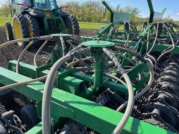 2006 John Deere 1890 Air Seeder