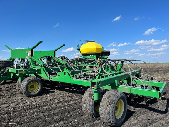 2006 John Deere 1890 Air Seeder