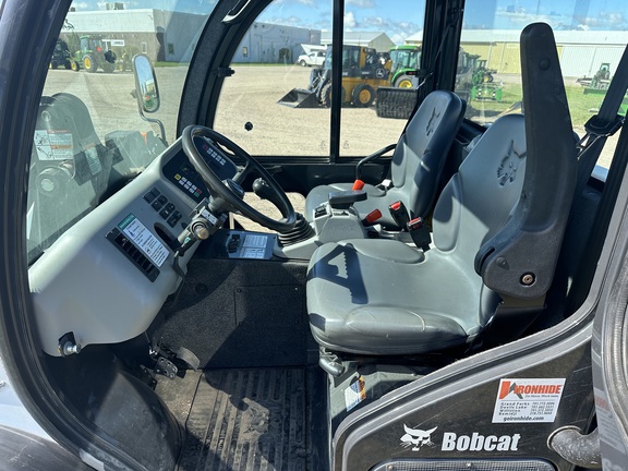 2017 Bobcat 5610 Tractor Compact