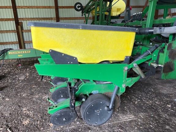 1998 John Deere 1750 Planter