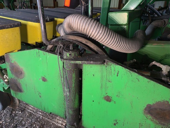 1998 John Deere 1750 Planter