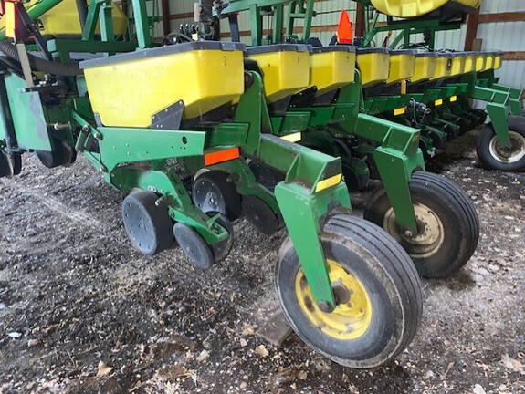 1998 John Deere 1750 Planter