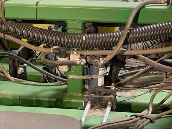 1998 John Deere 1750 Planter