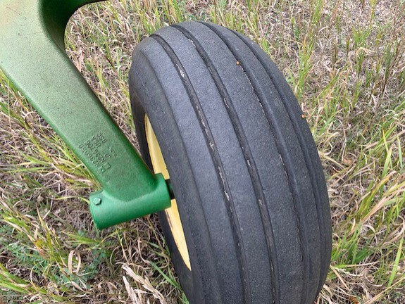 2004 John Deere 2410 Chisel Plow