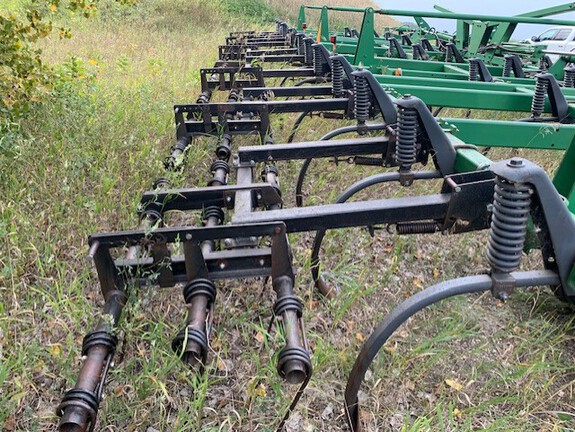 2004 John Deere 2410 Chisel Plow