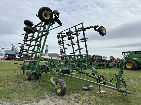 2004 John Deere 2410 Chisel Plow