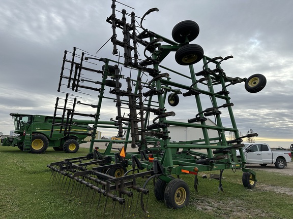 2004 John Deere 2410 Chisel Plow