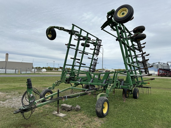 2004 John Deere 2410 Chisel Plow