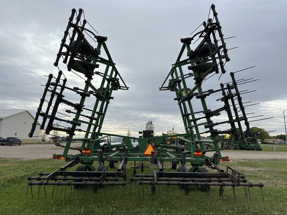 2004 John Deere 2410 Chisel Plow