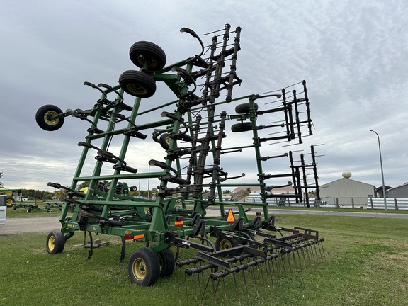 2004 John Deere 2410 Chisel Plow