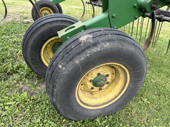 2004 John Deere 2410 Chisel Plow