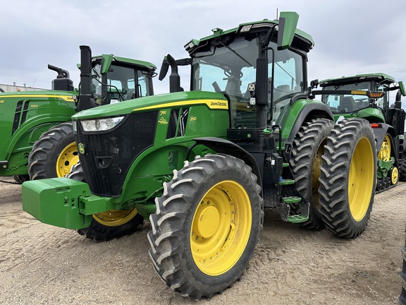 2022 John Deere 7R 250 Tractor