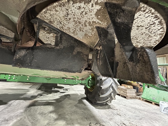 2014 John Deere S690 Combine