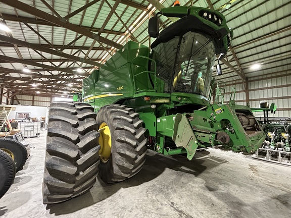 2014 John Deere S690 Combine