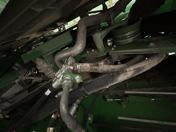 2014 John Deere S690 Combine