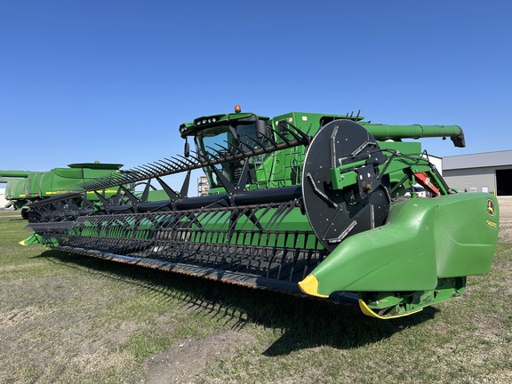 2017 John Deere 640FD Header Combine