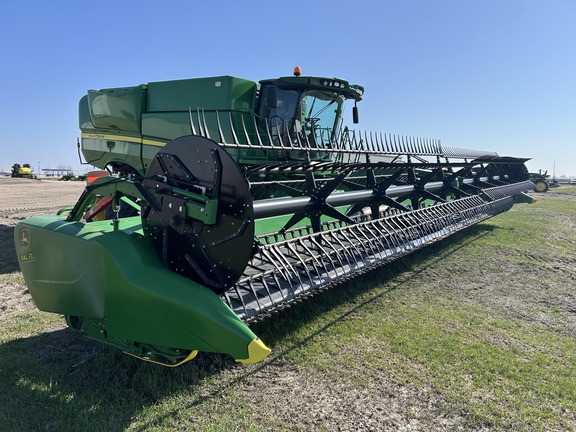 2017 John Deere 640FD Header Combine