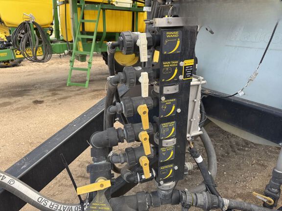 2001 Flexi-Coil S67 Sprayer/High Clearance