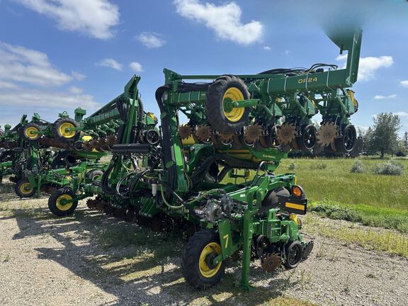 2025 John Deere DR24 Planter