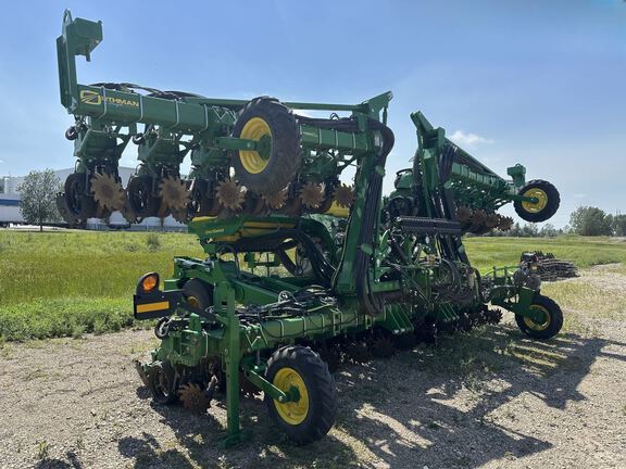 2025 John Deere DR24 Planter