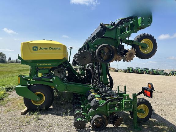 2025 John Deere DR24 Planter
