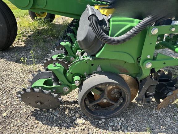 2025 John Deere DR24 Planter