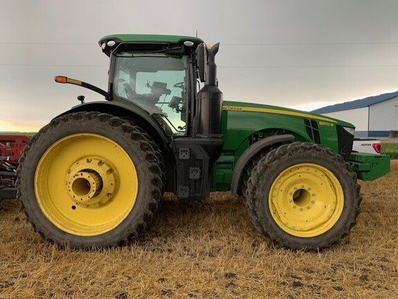 2017 John Deere 8370R Tractor