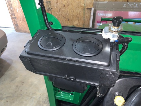 2014 John Deere 2025R Tractor Compact