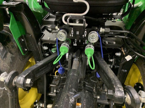 2018 John Deere 2032R Tractor Compact