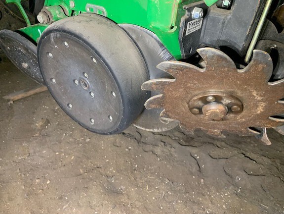 John Deere 1750 Planter