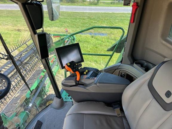 2022 John Deere X9 1100 Combine