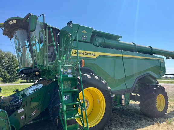 2022 John Deere X9 1100 Combine