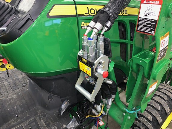 2018 John Deere 2032R Tractor Compact